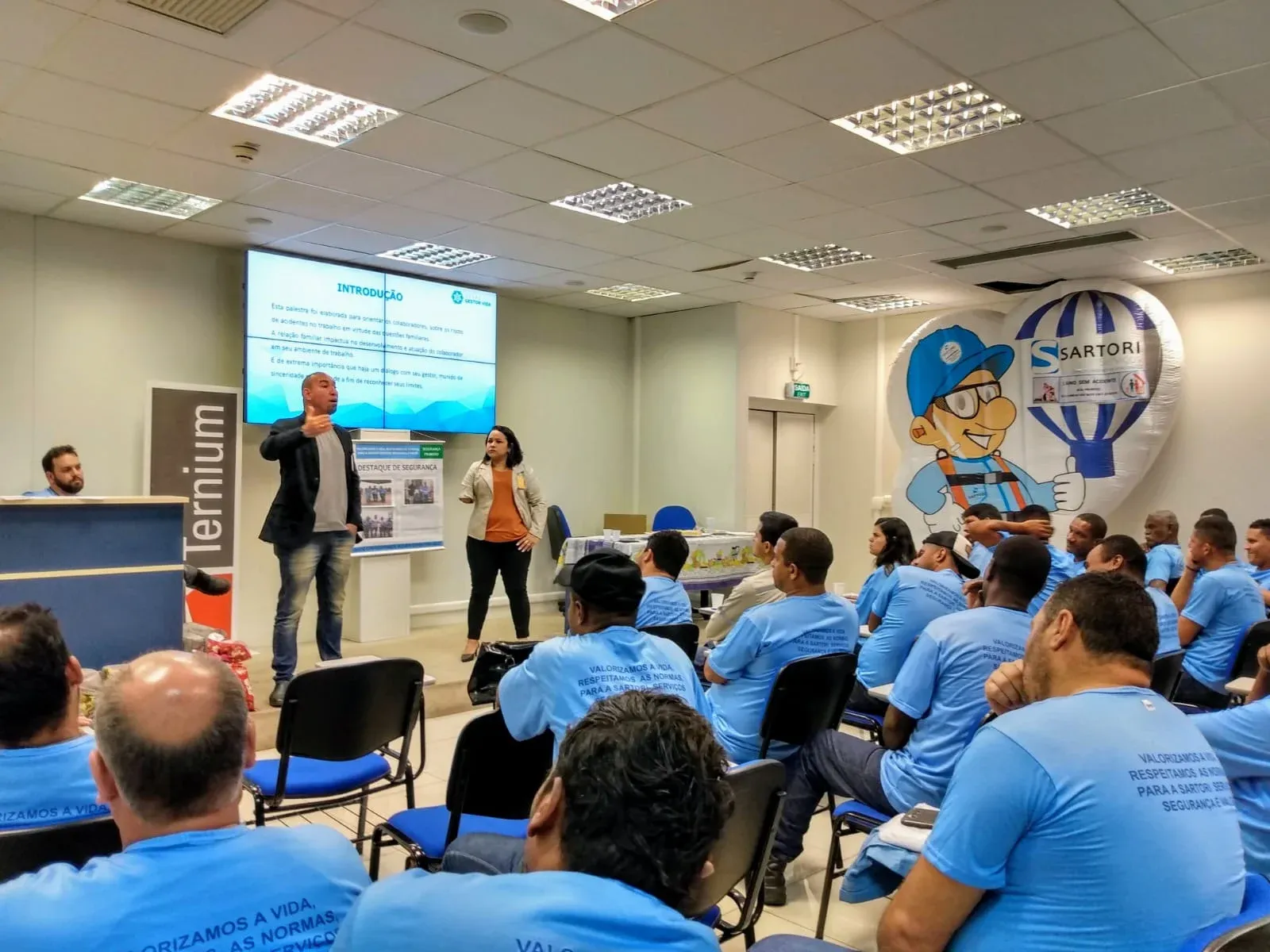 Palestra corporativa de liderança na empresa Ternium