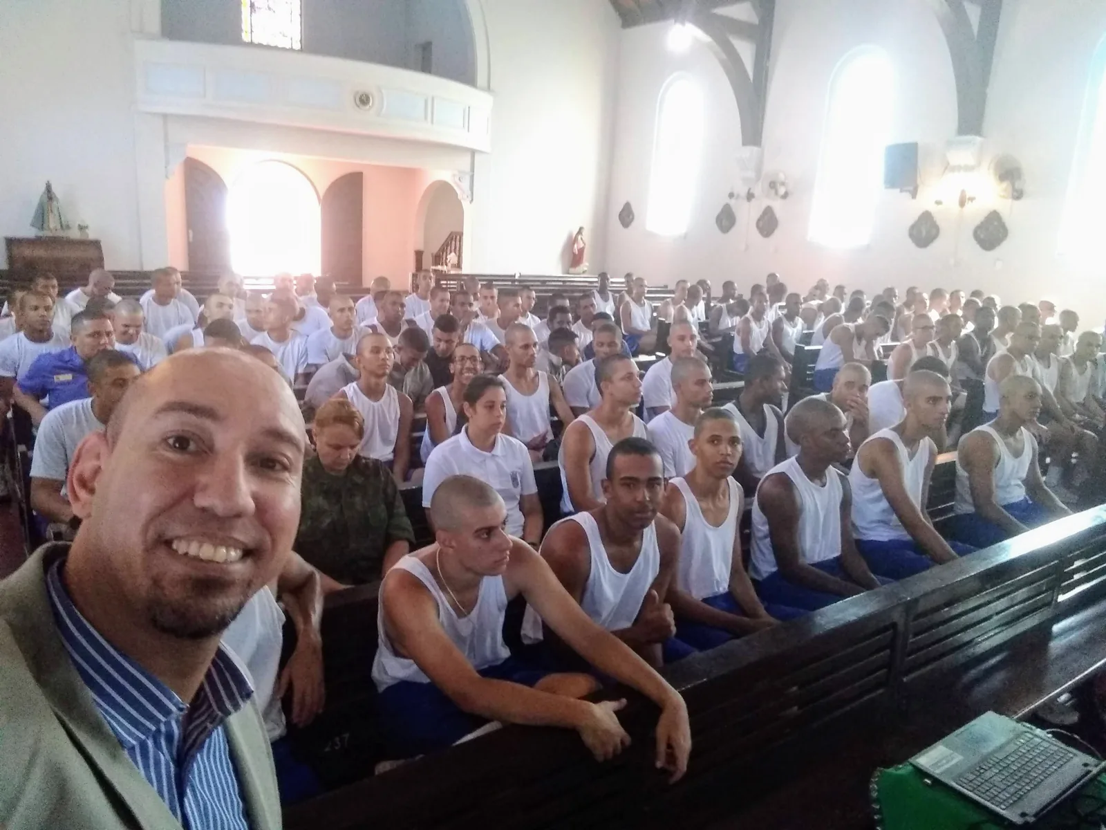 Plateia numerosa em palestra de Flávio Soares